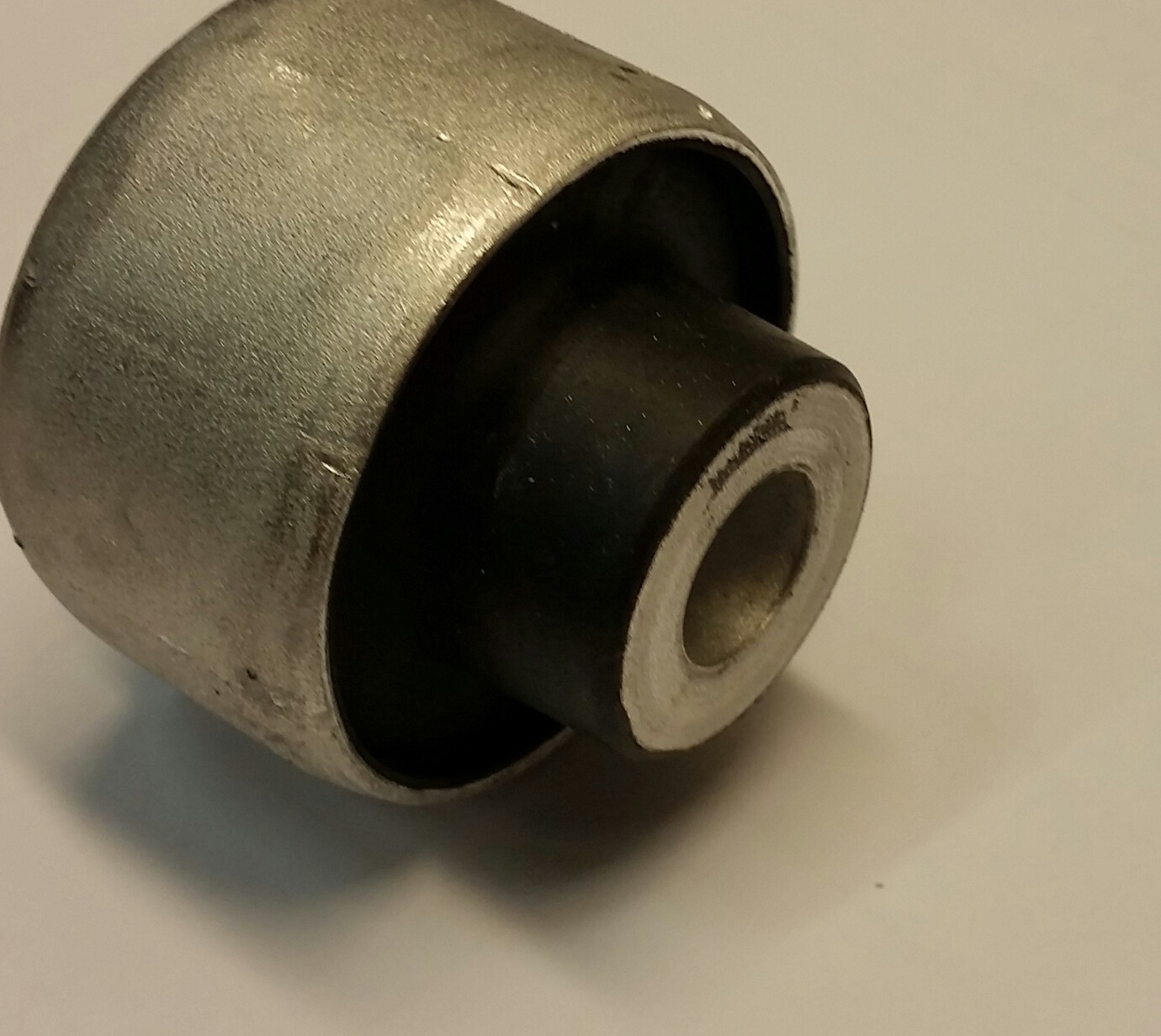 VOLVO V70N / S60N Bozo de control trasero, eje delantero