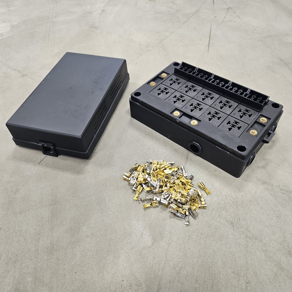 Panel de relés y fusibles para huracanes RB10 (montaje inferior)