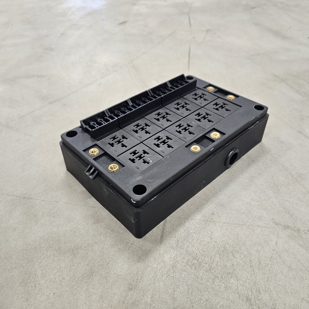 Panel de relés y fusibles para huracanes RB10 (montaje inferior)